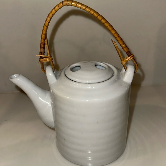 Starbucks Other - STARBUCKS Vintage Ribbed Porcelain Teapot with Lid